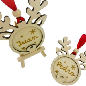 Bola de navidad de madera grabada