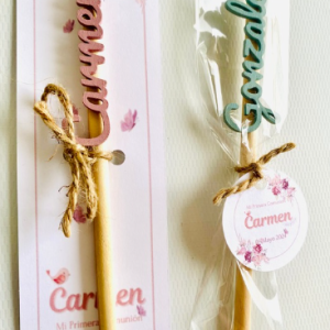 Lápices con nombre en relieve